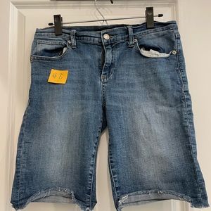 Lucky Brand Denim Shorts! Size 8/29. The Bermuda style. Good condition! See pic!